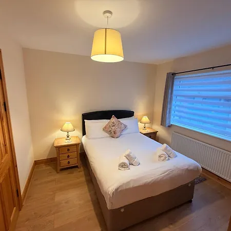 The Colony Townhouse * ディングル