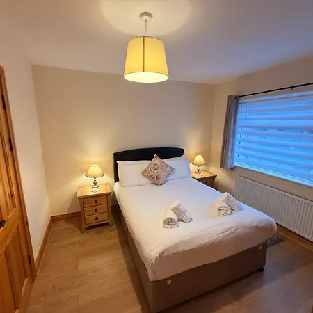 The Colony Townhouse * ディングル